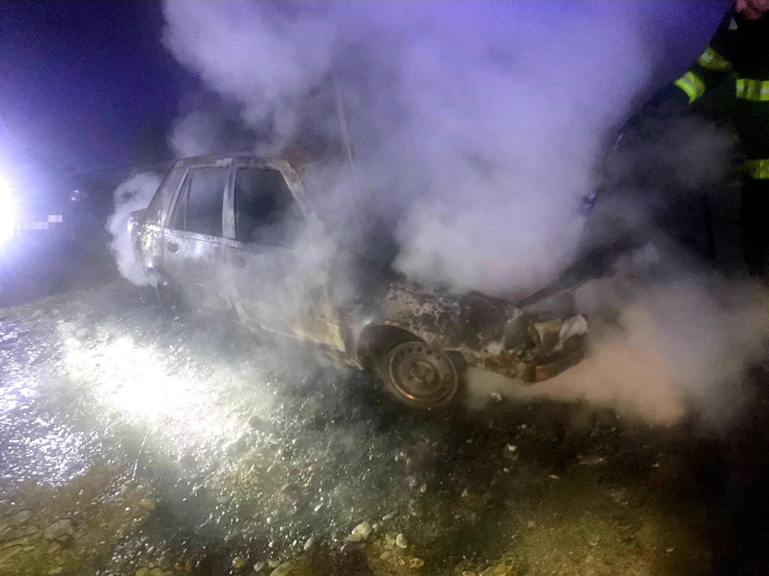 O maşină s-a făcut scrum, la Bolintin Deal Foto: ISU Giurgiu