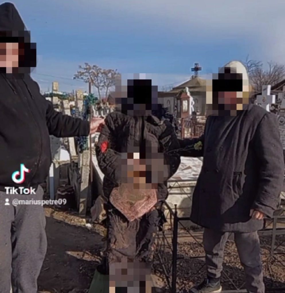 Au deshumat cadavrul unei femei şi au dansat cu acesta, în cimitir Foto: Observatorul Prahovean