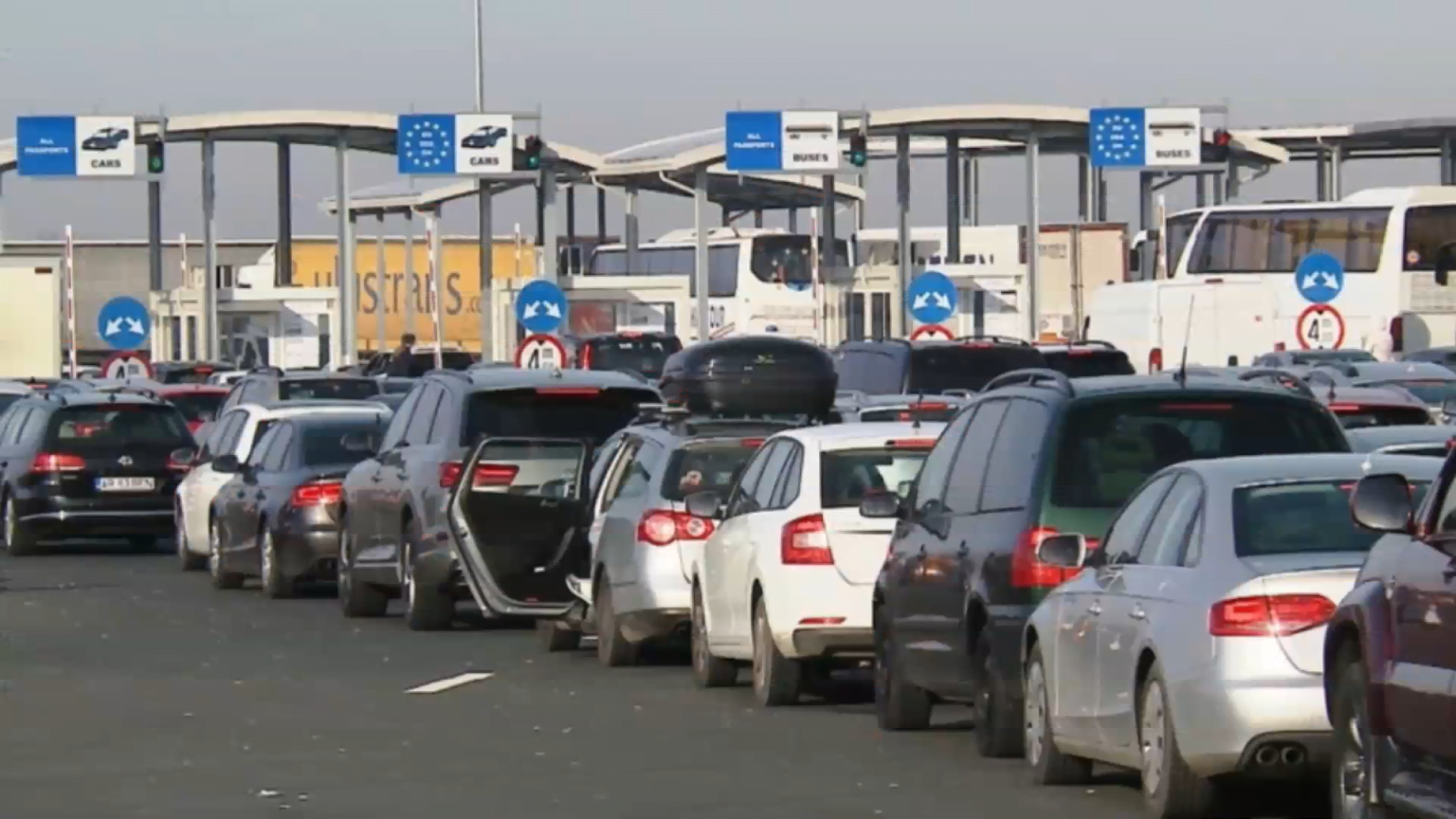 Autorităţile române, bulgare şi elene caută soluţii pentru evitarea cozilor de la intrarea în Grecia Foto: Alpha News