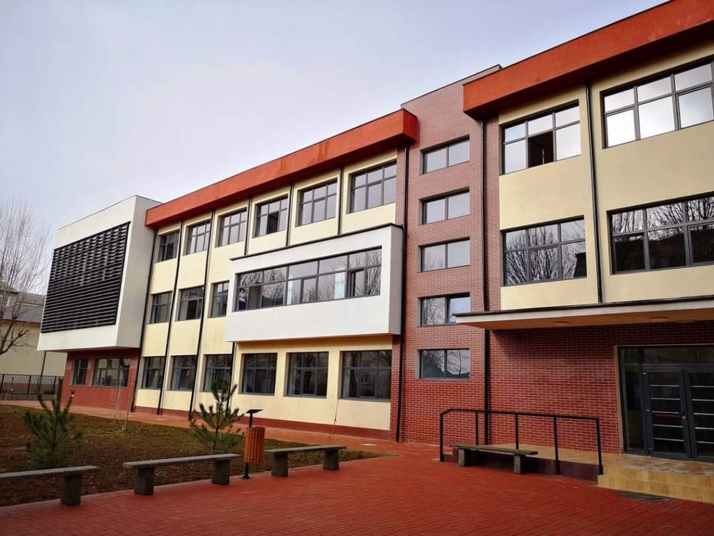 Primăriile Târgovişte şi Piteşti premiate pentru investiţii în Educaţie Foto: ADR Sud-Muntenia