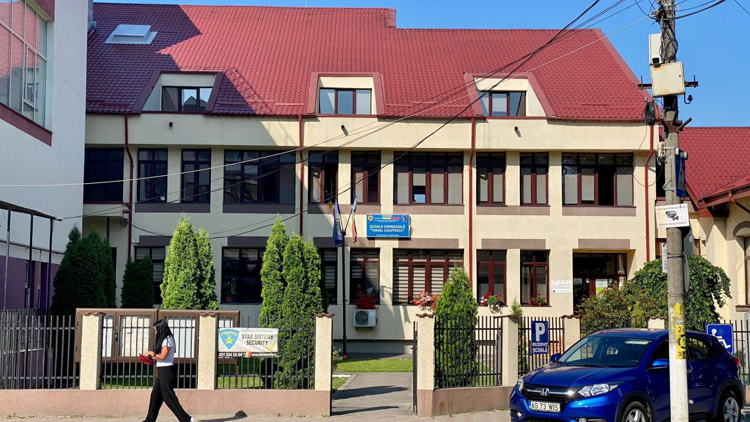 Un copil de 14 ani, înjunghiat de un coleg în vârstă de 13 ani, pe terenul de sport al şcolii din Bascov Foto: epitesti.ro