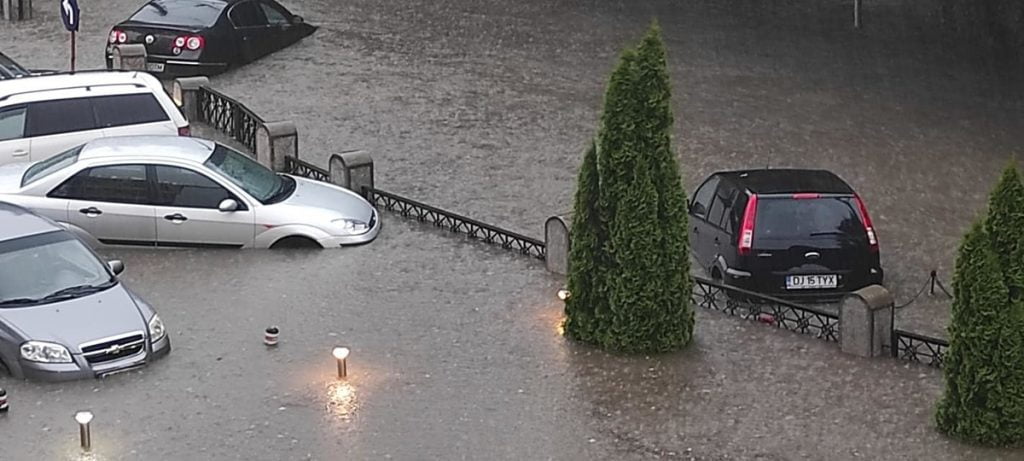 Furtuna a făcut ravagii în Craiova, sâmbătă Foto: News.ro