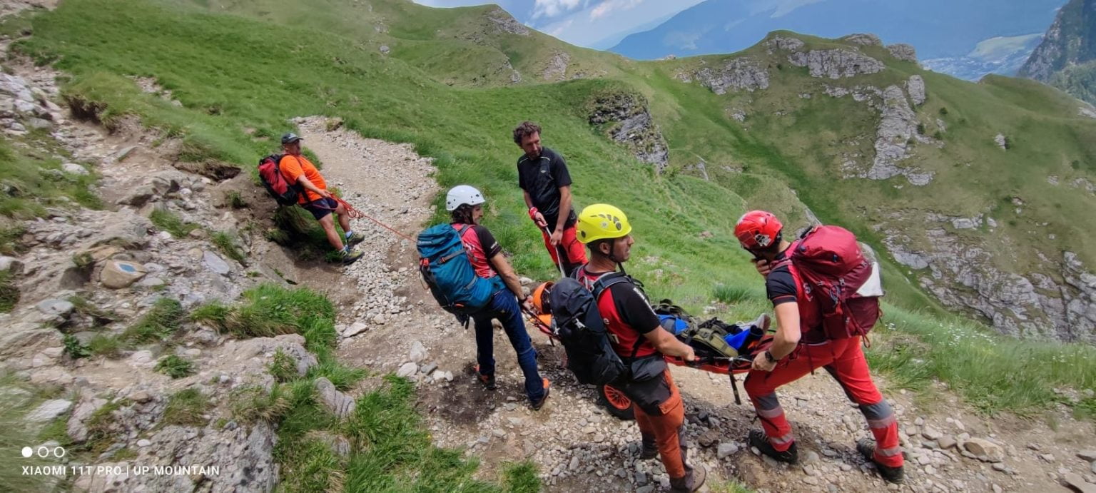 Salvamontiştii prahoveni au salvat o femeie care a căzut pe munte Foto: Salvamont Buşteni