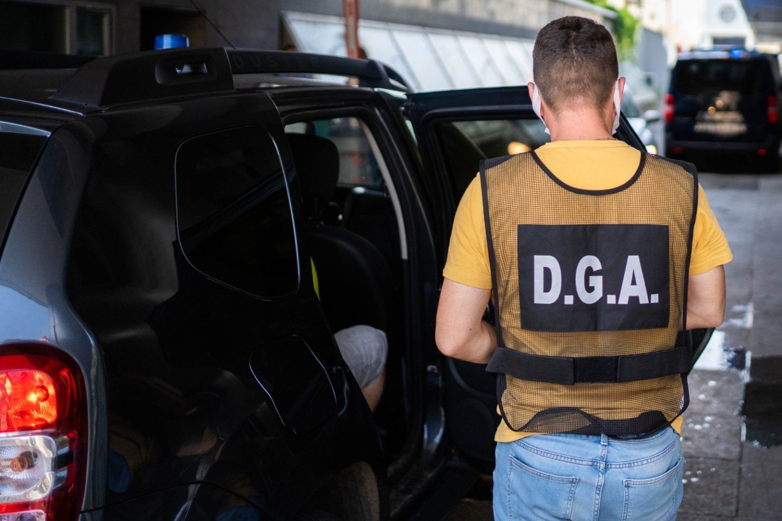FB/ Doi polițiști din Giurgiu au fost reținuți pentru luare de mită