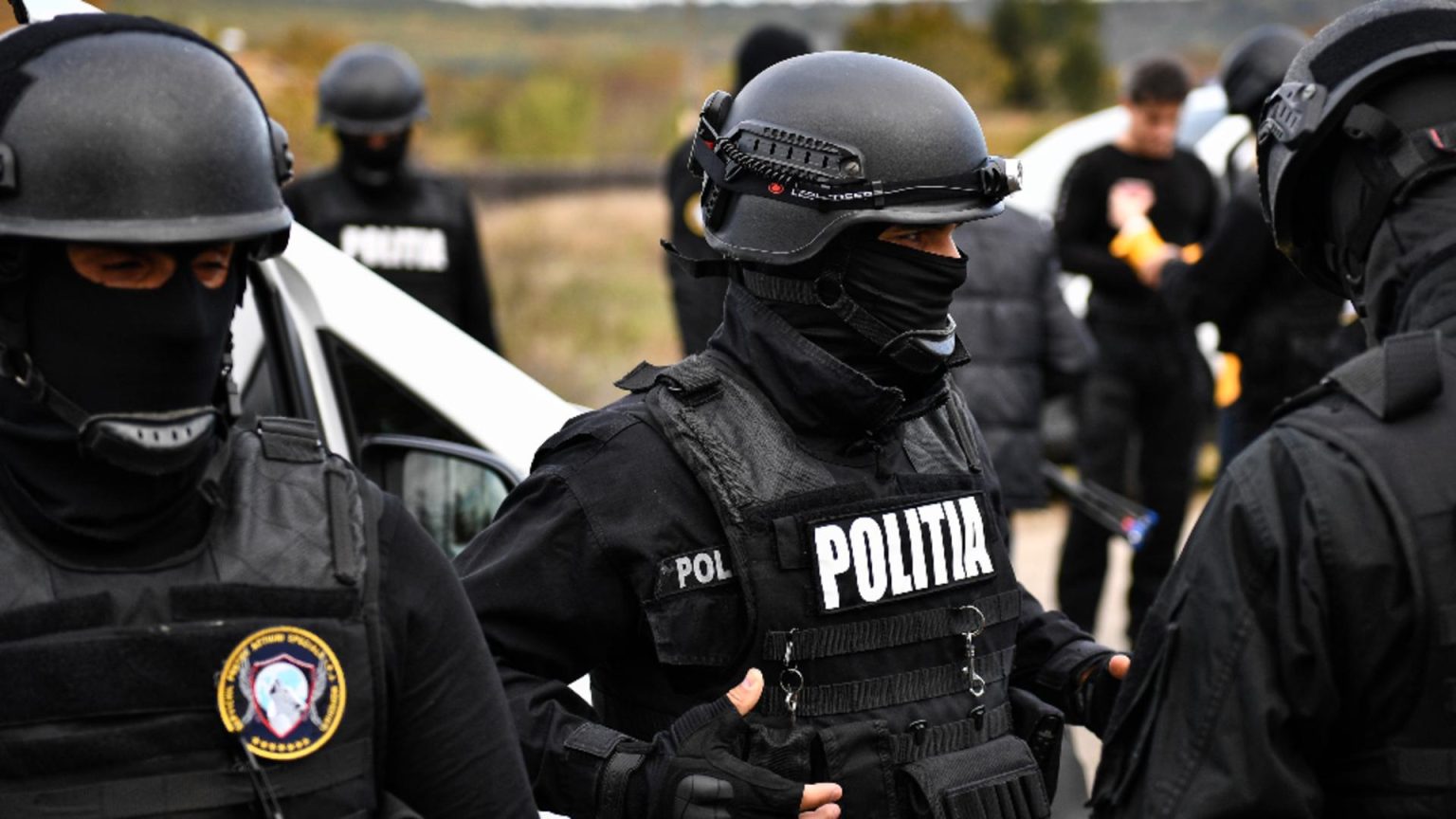 Percheziţii în mai multe judeţe din sud, într-un dosar de lovire, vătămare corporală şi tulburarea liniştii publice Percheziţii în mai multe judeţe din sud, într-un dosar de lovire, vătămare corporală şi tulburarea liniştii publice