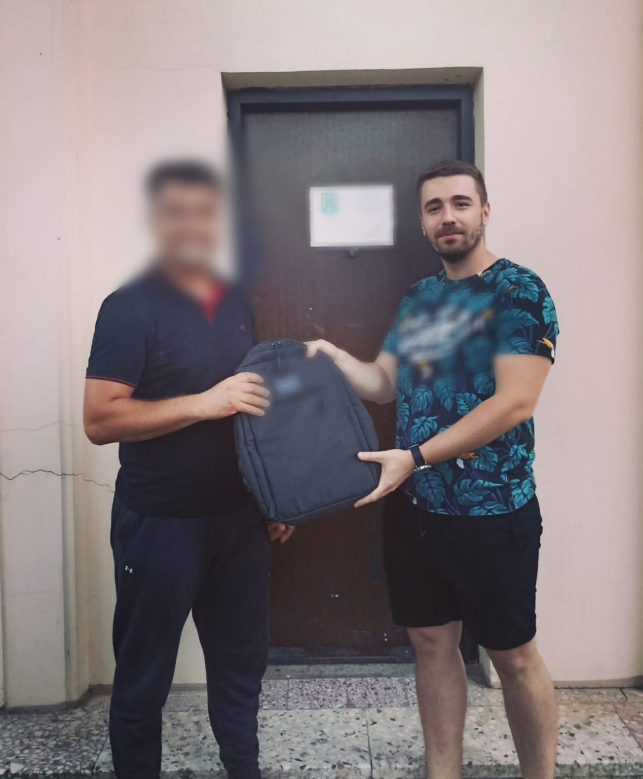 Un giurgiuvean a dus la Poliţie un rucsac în care erau 37.000 de lei Foto: IPJ Giurgiu
