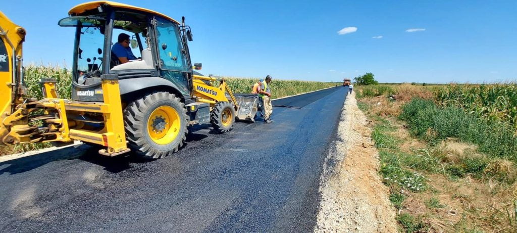Săptămâna trecută a fost turnat asfalt pe strada Codrului- Berceni Foto: Primăria Berceni