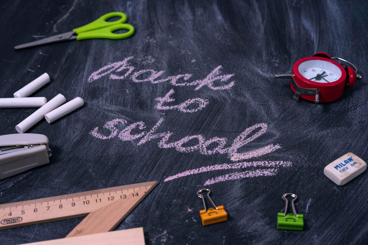 pexels/ Modificări ale regulamentului școlilor ce vizează atât profesorii cât și părinții și elevii