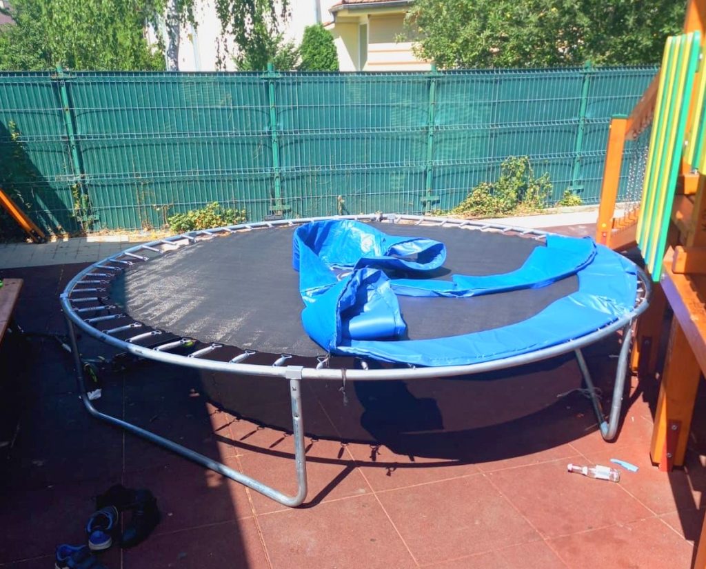 Primăria Snagov reclamă faptul că trambulinele din parcuri au fost distruse Foto: Primăria Snagov