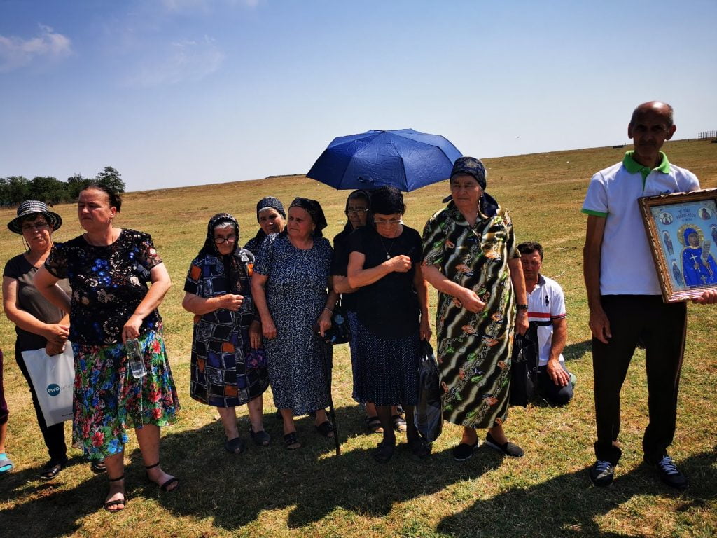Preoţi şi enoriaşi din Călăraşi, rugăciune pentru ploaie Foto: Protoieria Slobozia