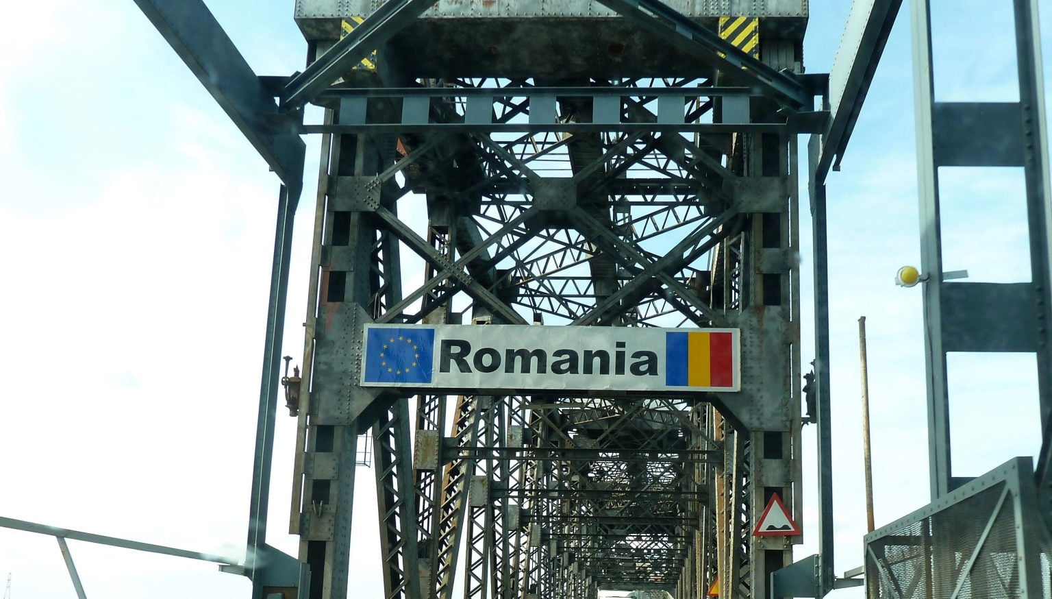 O femeie din Turcia a vrut să intre în ţară, pe la Vama Giurgiu, cu o carte de indentitate falsă