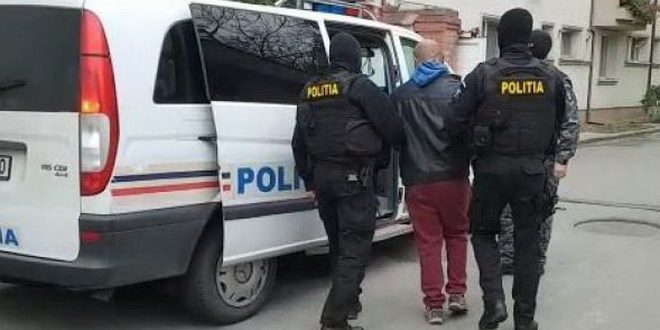 TELEORMAN: Au sechestrat şi au bătut un tânăr care a mers la întâlnire cu o fată cunoscută pe Internet Foto cu scop ilustrativ Sursă MDI TV