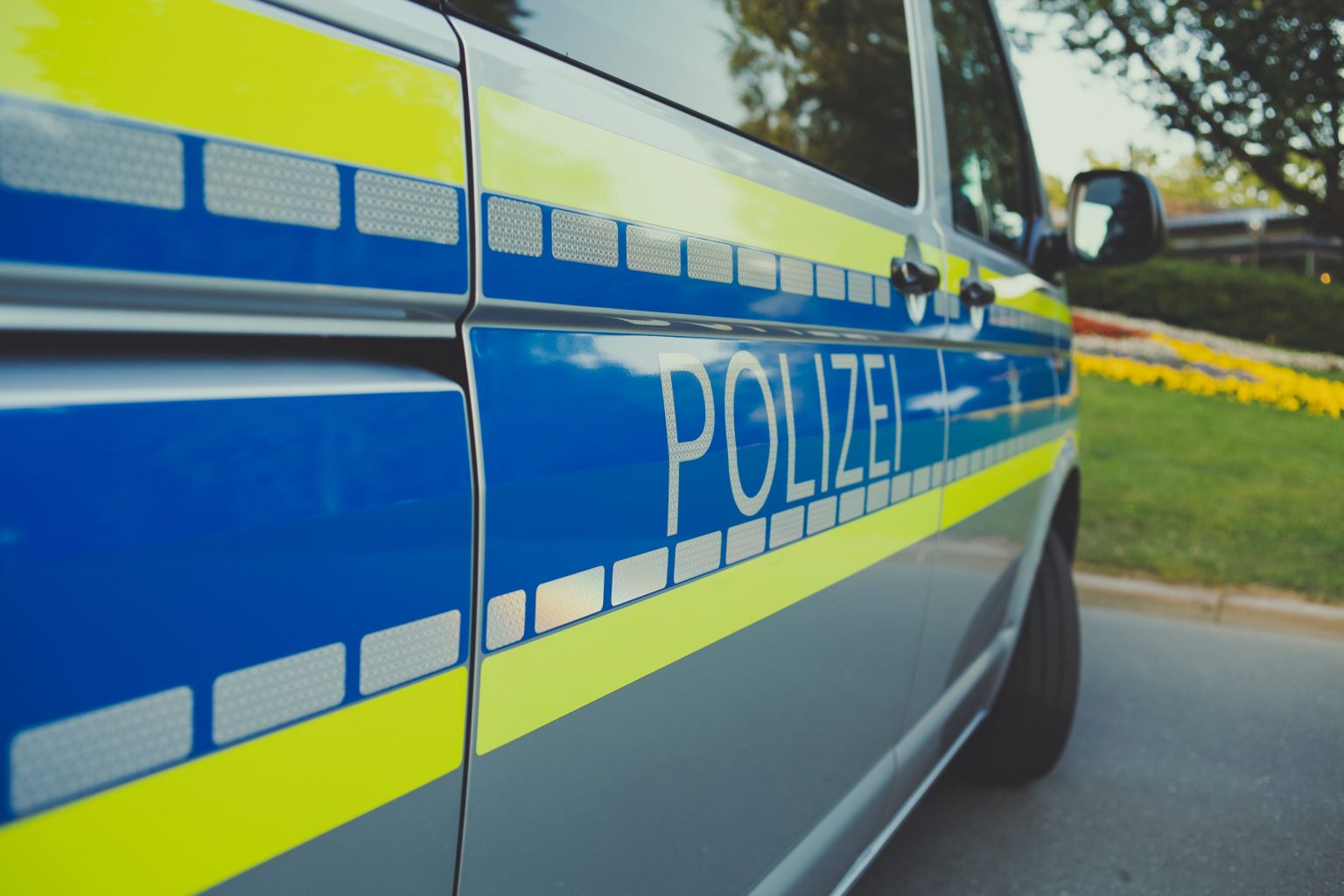 pexels/ Un român din Germania a căzut de pe geam și a murit, încercând să sperie un prieten