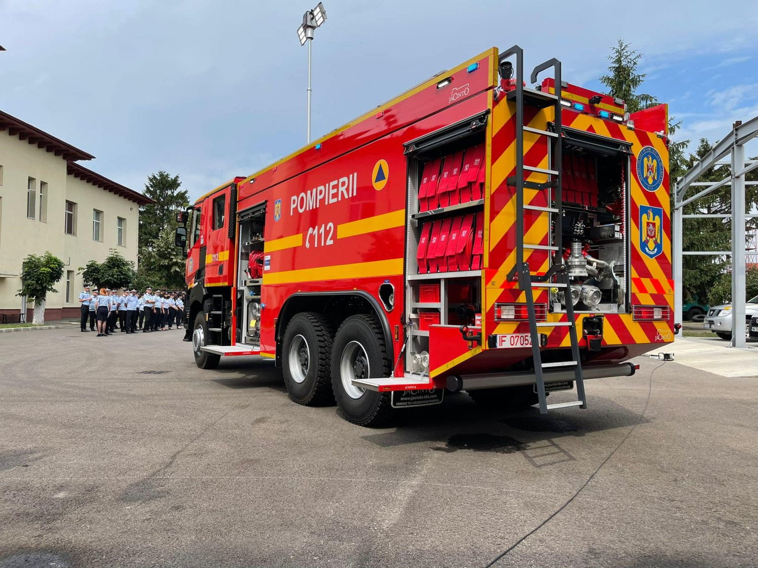 Doi tineri din PRAHOVA au fost salvaţi de la moarte de pompieri, în ultimul moment Pompierii prahoveni au salvat de la moarte doi tineri intoxicaţi cu noxe Foto: ISU Prahova