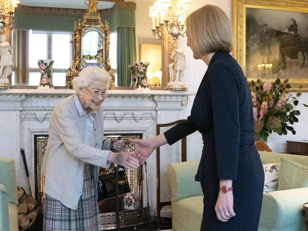 Ultima imagine oficiala cu Regina Marii Britanii  - Queen Elisabeth II and British Prime Minister Liz Truss Sursa foto Royal House Facebook