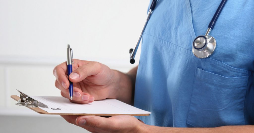 Medic de familie din Dolj, acuzat de peste 900 de fapte de luare de mită