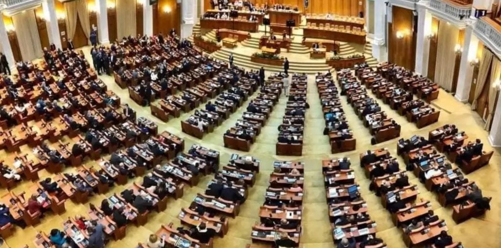 Deputaţii au adoptat proiectul de lege ce modifică Ordonanţa de Urgenţă a Guvernului privind salariile bugetarilor