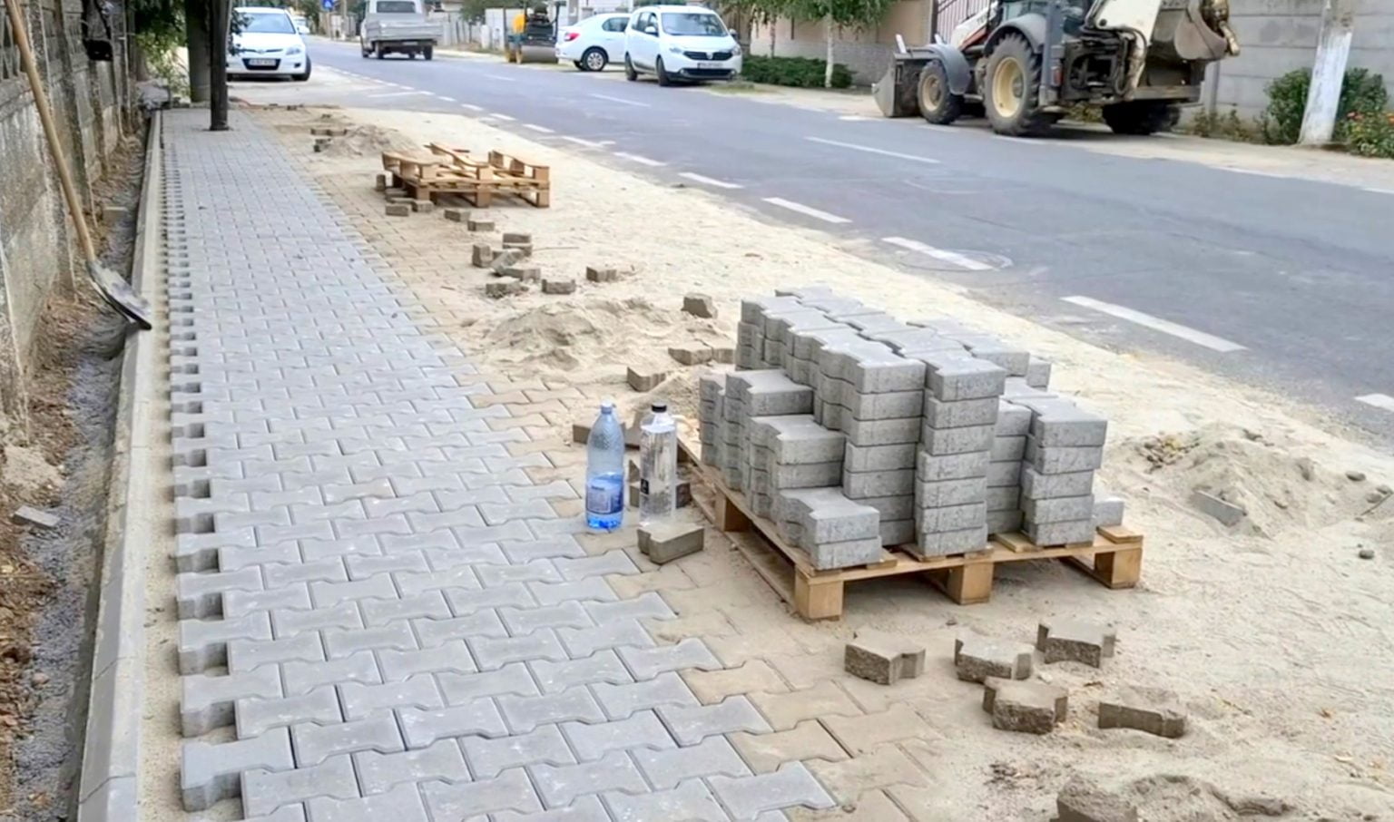Trotuare pavate şi un nou sistem de colectare a apelor pluviale, în Dragomireşti Vale Foto: Primăria Dragomireşti