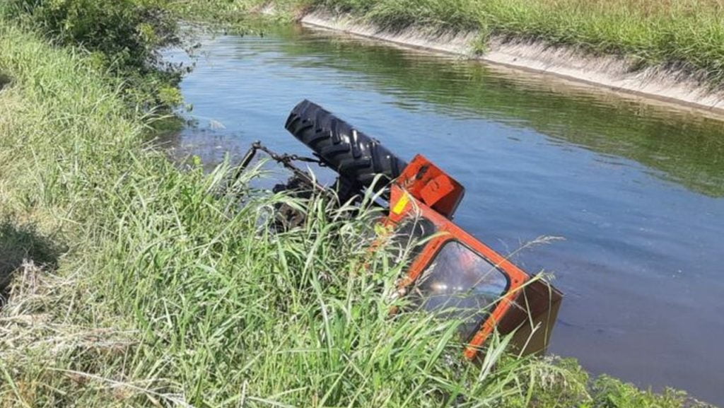 Un adolescent din Argeş, prins sub un tractor, în apele unui lac Foto: e-Piteşti
