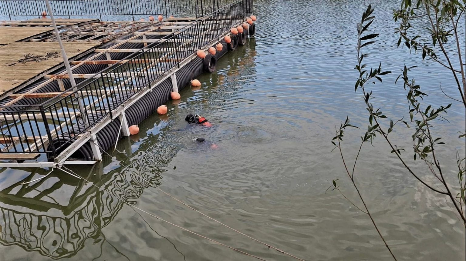 Scafandrii giurgiuveni au căutat trupul bărbatului dispărut, în zona Podului Bizetz Foto: ISU Giurgiu