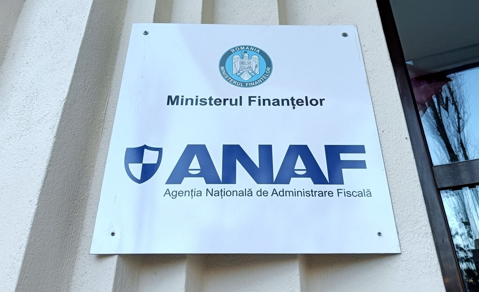 ANAF nu reuşeşte să vândă terenurile Elenei Udrea