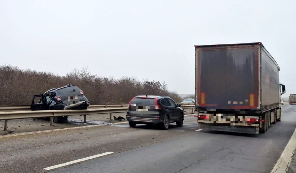 Accident rutier pe A1 București-Pitești, între un autoturism şi un TIR Foto: ISU Giurgiu