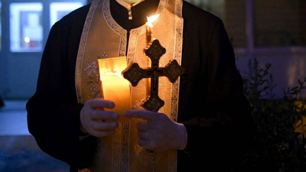 Percheziţii la mai mulţi preoţi falşi din Ploieşti, Foto: Antena 3 CNN