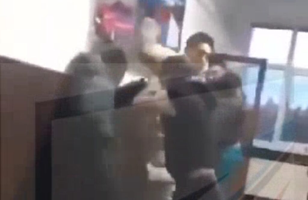 Bătaie, într-un liceu din Argeş. Trei tineri au fost reţinuţi Foto: Argeş Press