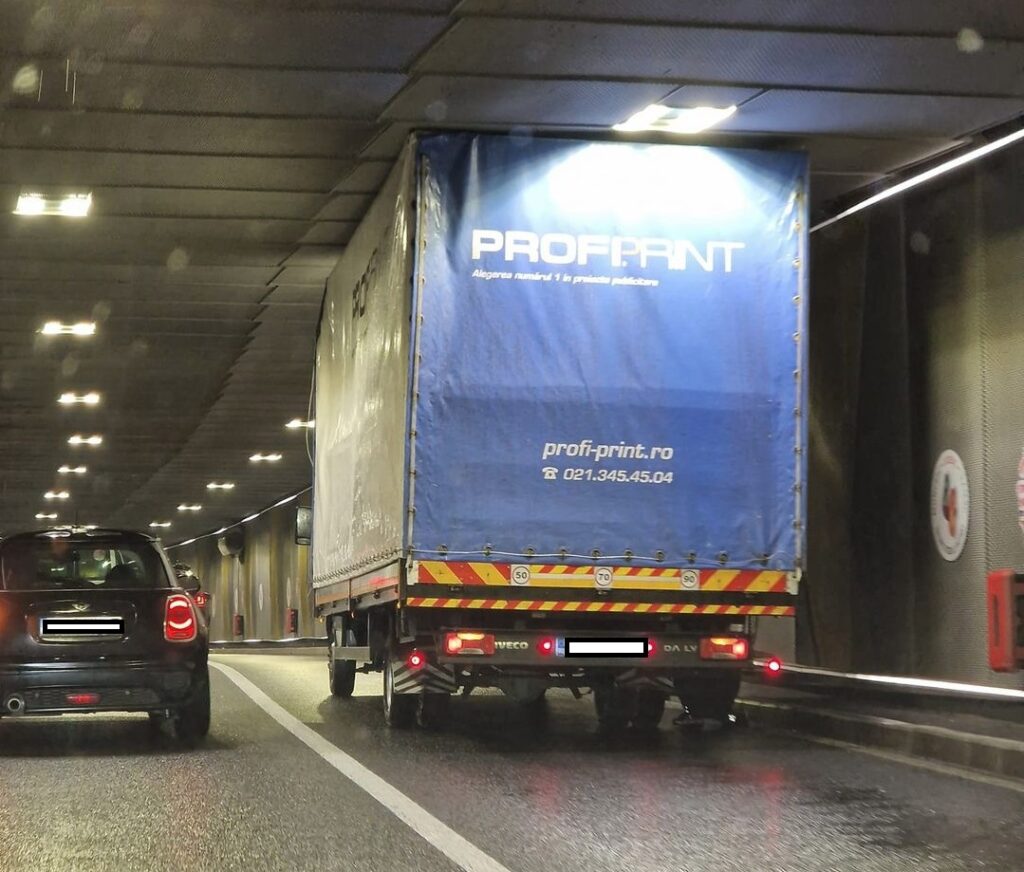 Camion blocat în Pasajul Unirii Foto: G4Media
