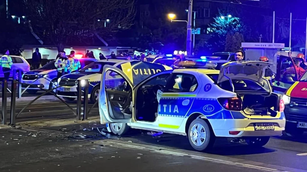 Băut şi drogat, a intrat cu maşina în autospeciala Poliţiei Foto: GDS