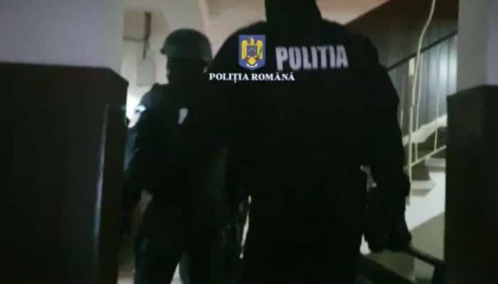 Descinderi la proxeneţi din patru judeţe Percheziţii în 4 judeţe, la persoane acuzate de proxenetism