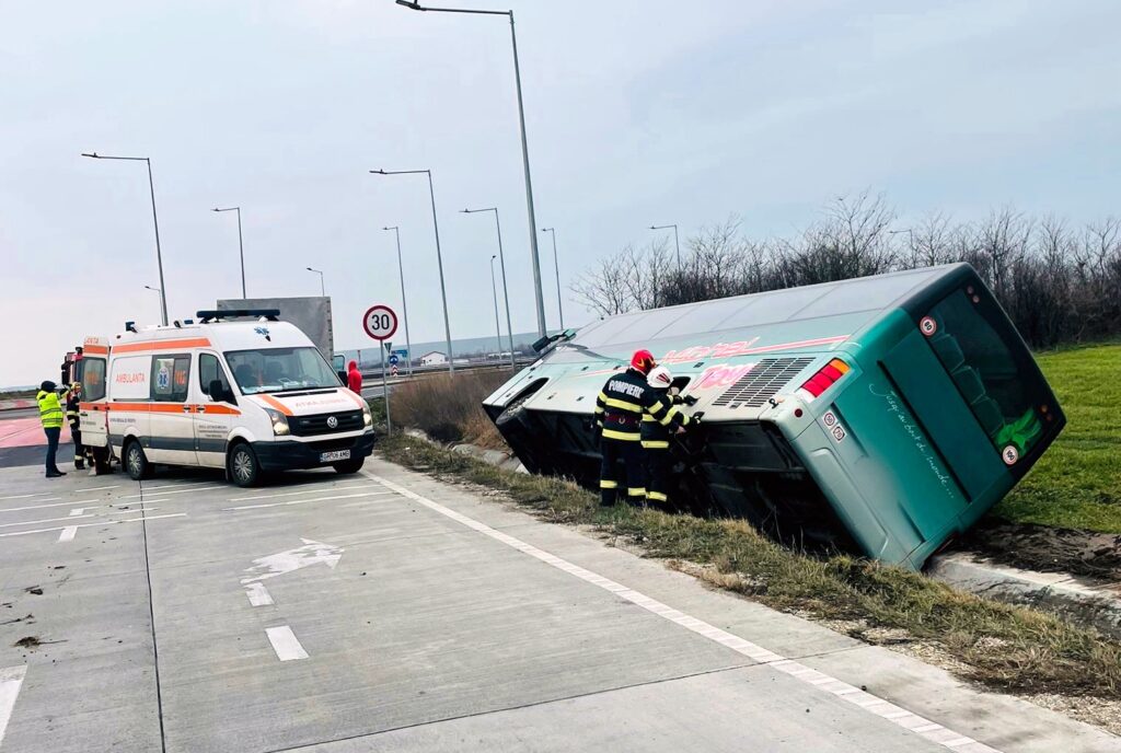 Autocar, răsturnat pe Dn5, Foto: ISU Giurgiu