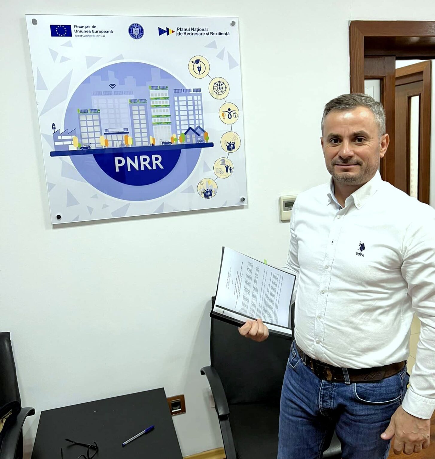 Primarul comunei Snagov, Anghel Mihai, a semnat un nou contract prin PNRR Foto: Primăria Snagov