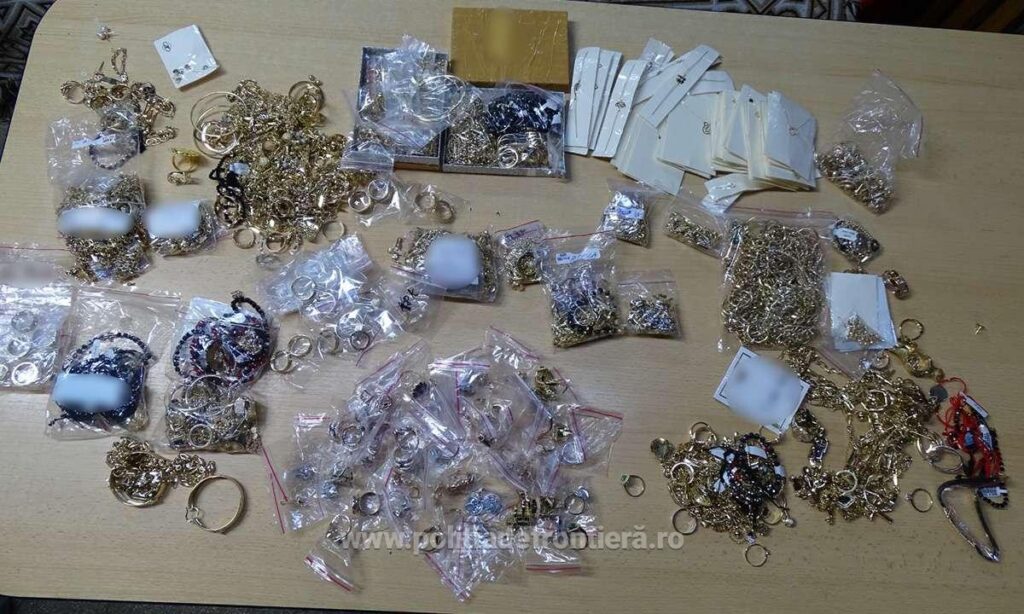 3,4 kilograme de bijuterii din aur, confiscate în Vama Giurgiu