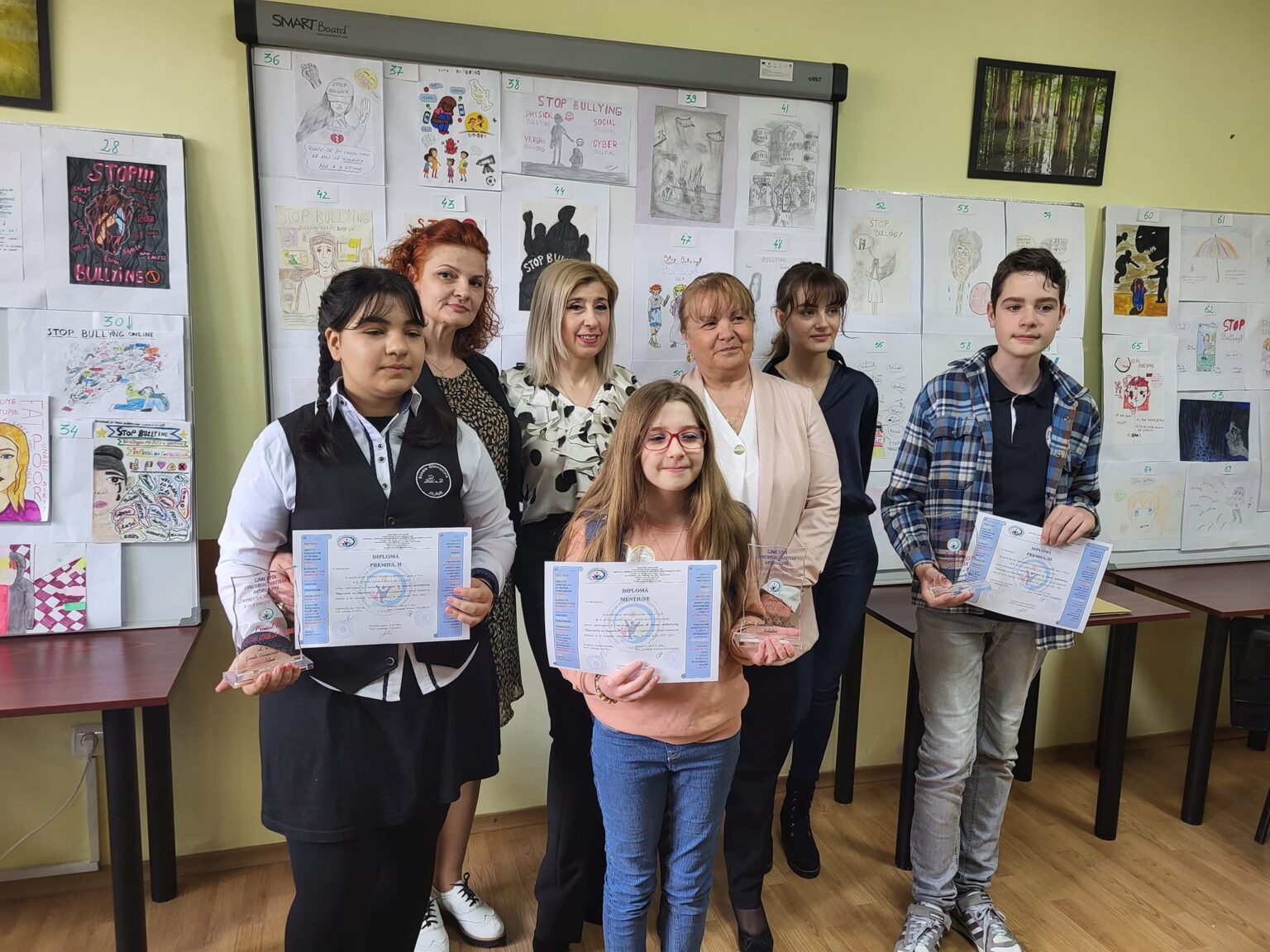 Elevii ilfoveni care au participat la concursul judeţean antibullying „Împreună, nu împotrivă” au fost premiaţi