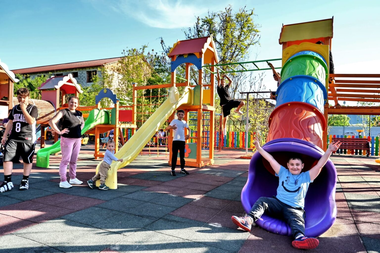 Parcul de pe strada Mihai Bravu, Afumaţi, a fost mărit şi modernizat