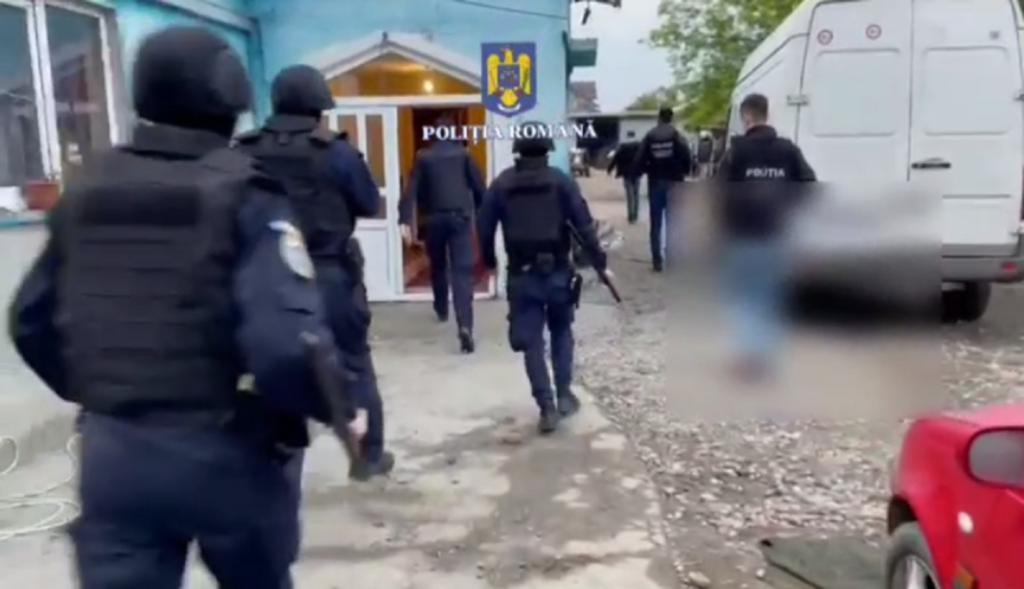 Şase persoane, reţinute pentru furt de bunuri de pe şantiere din Prahova şi Ilfov Mascaţii au săltat mai mulţi bărbaţi din Dâmboviţa, acuzaţi că ar fi furat bunuri de pe şantiere