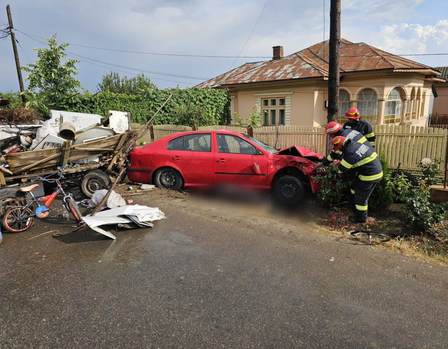 Grav accident în comuna Bucşani, judeţul Giurgiu Foto: ISU Giurgiu