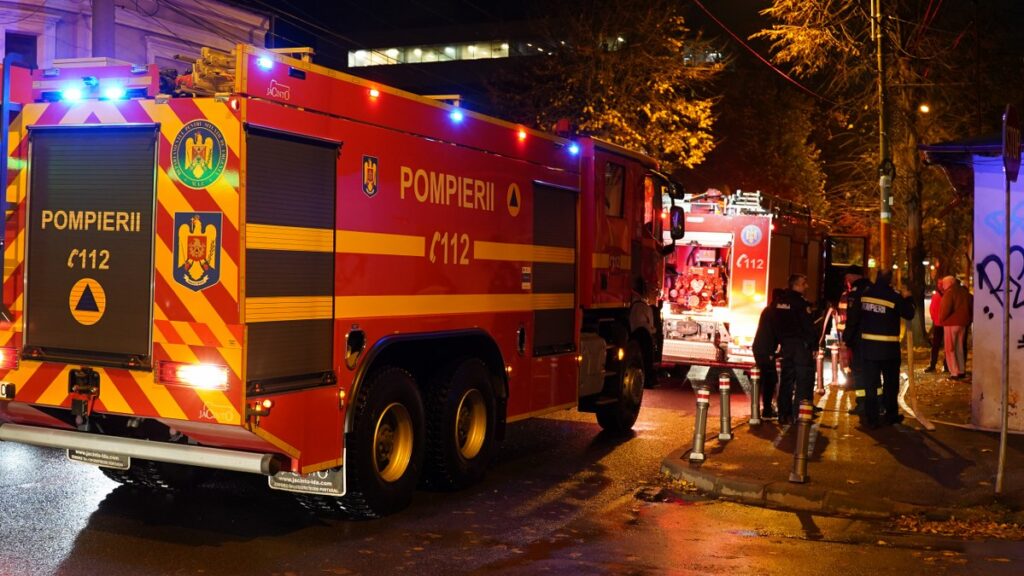 Zeci de persoane, evacuate dintr-un bloc unde a izbucnit un incendiu, în Constanţa Foto: FocusPress