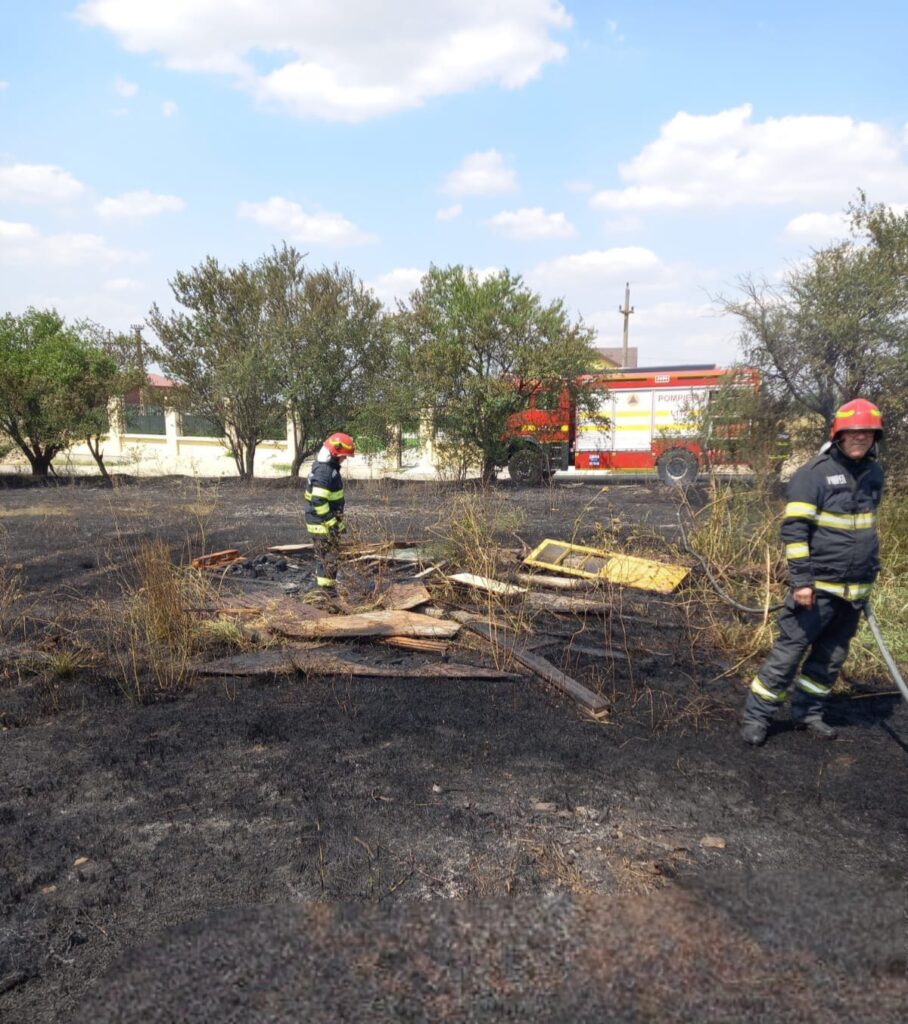 Un giurgiuvean a ajuns la spital cu arsuri, în urma unui incendiu de vegetaţie uscată Un giurgiuvean a ajuns la spital cu arsuri, în urma unui incendiu de vegetaţie uscată