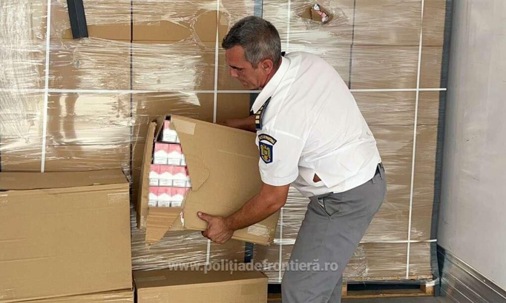 Peste 430 de mii de pachete cu ţigări de contrabandă, confiscate în Vama Giurgiu