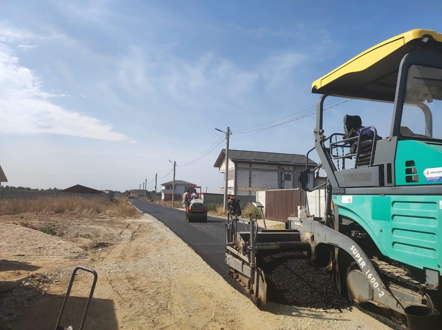 Continuă modernizarea infrastructurii rutiere, în Dragomireşti Vale