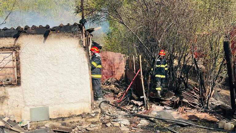 Un bărbat, în vârstă de 57 de ani, și-a pierdut viața într-un incendiu care i-a mistuit locuința Foto: ISU Giurgiu